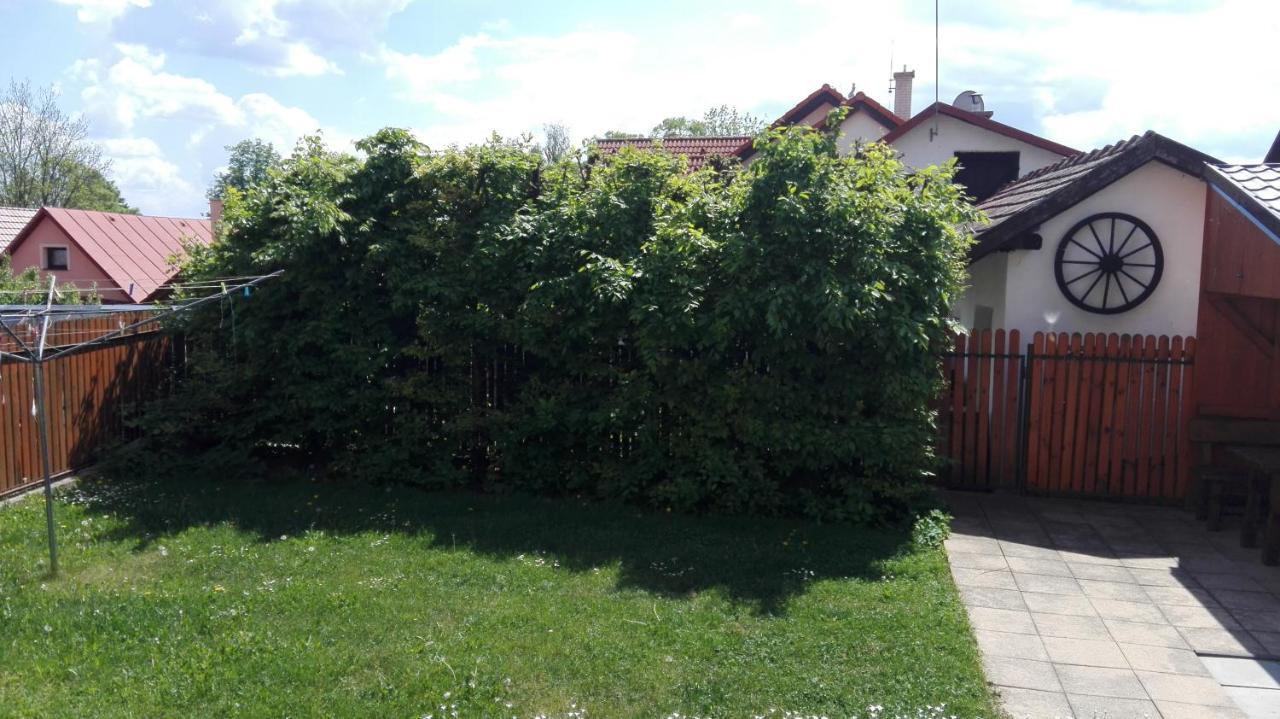 Отель Sifra 276 Нова-Лесна Экстерьер фото
